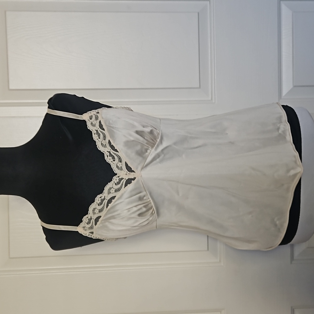 VIBTAGE. Vanity Fair Camisole SZ 36 White Nylon